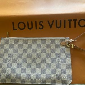 100% Auth Louis Vuitton pochette wristlet Damier Azur design.